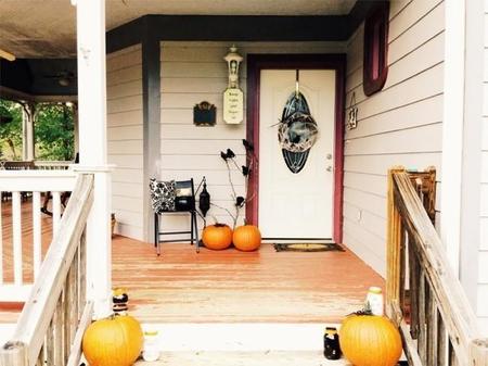 650 1000 Halloween Front Porch And Mantle 1
