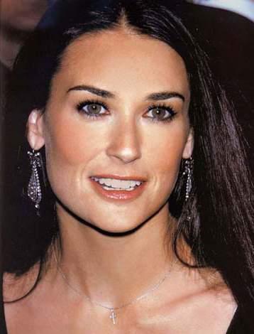 Demi Moore vuelve a evitar un suicidio a través de Twitter