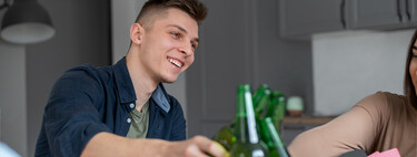 Mi hijo adolescente ha probado el alcohol: cómo hablar del tema sin sermones