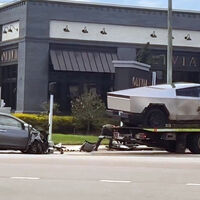 Los que se han comprado una Tesla Cybertruck tienen otro problema: las aseguradoras se están cansado de un coche demasiado grande, pesado y difícil de reparar