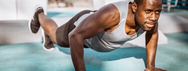Siete trucos para llevar tus flexiones a otro nivel y aumentar la masa muscular de los pectorales 