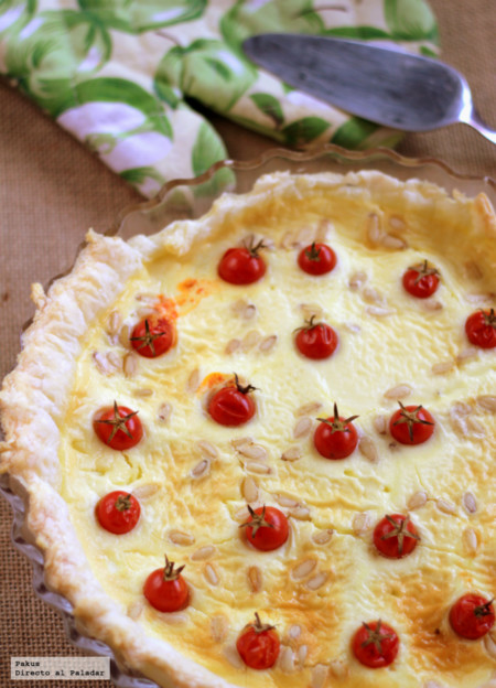 Quiche de tomates cherry maduros y piñones. Receta fácil y rápida