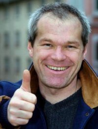 Uwe se sube al ring