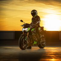 La Kawasaki Z900 se pone guapa para seguir siendo una naked superventas de 125 CV, con versión para el carnet A2