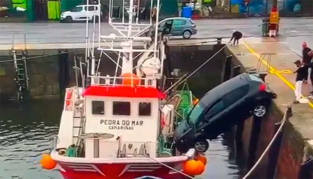 Un SEAT Altea acaba en el fondo del mar en el puerto Camarinas (Galicia)