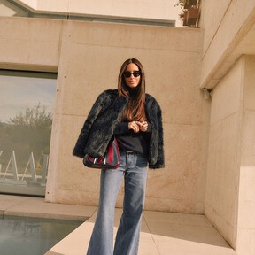 De 129 a 60 euros: así es el abrigo reversible más elegante y calentito de Cortefiel ahora rebajado 