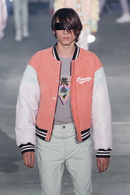 Hombres de rosa: el primer color de moda que nos deja la Fashion Week de París para el verano