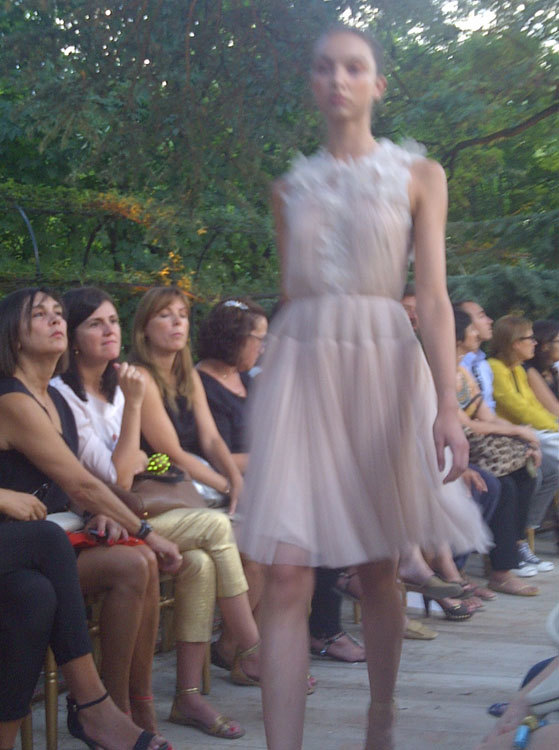 Foto de DELPOZO y debut de Josep Font: la fidelidad de la Alta Costura (19/19)