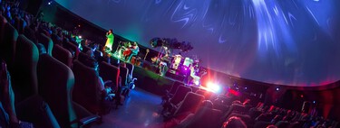 Conecta con el cosmos gracias a esta experiencia inmersiva con cantos de mantras y proyecciones astronómicas en el domo del Planetario de Bogotá