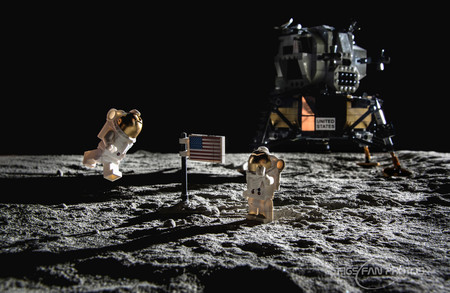 Este fotógrafo ha recreado el viaje del Apollo 11 con piezas de Lego como homenaje a los héroes que llegaron a la Luna