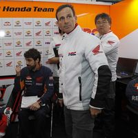 El drama de Honda: Alberto Puig se rompe un brazo y se suma a las lesiones de Márquez y Lorenzo