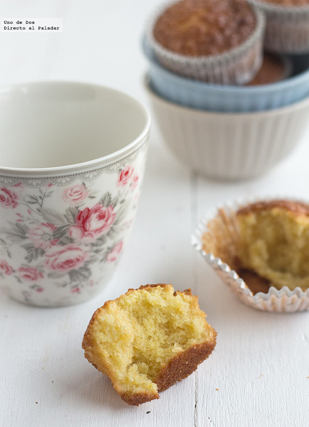 Magdalenas de naranja y almendra, receta para el desayuno o la merienda