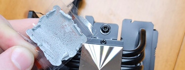 Montó un PC Gaming para su mujer y llegó a picos de 99 ºC. Cuando se dio cuenta, la culpa la tenía un trozo de plástico 