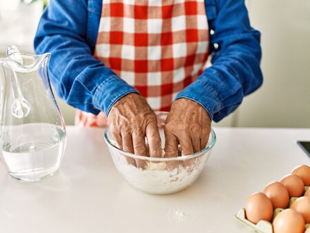 Cocinando Persona Mayor