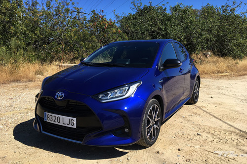 Probamos el nuevo Toyota Yaris: un utilitario bien equipado que ya sólo puede ser híbrido