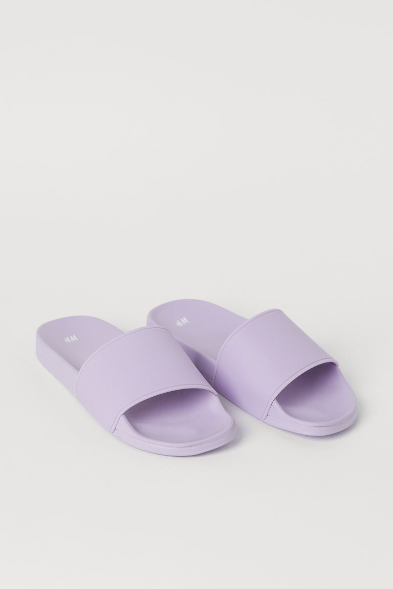 Sandalias tipo slide para la playa