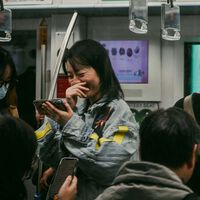 Ni trap ni videollamadas a todo volumen. Portugal ya está multando a los que convierten los trenes y autobuses en un infierno por no usar auriculares