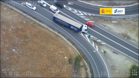 La DGT someterá a examen a camiones y autobuses en una nueva campaña de vigilancia: estos vídeos muestran lo que quiere evitar