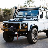 Land Rover Defender Old Fuji White by Osprey, un nuevo modelo restomod para desafiar la montaña