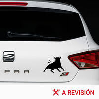 Cómo quitar pegatinas del coche sin destrozar la pintura: trucos caseros, productos milagro y lo que nunca debes usar