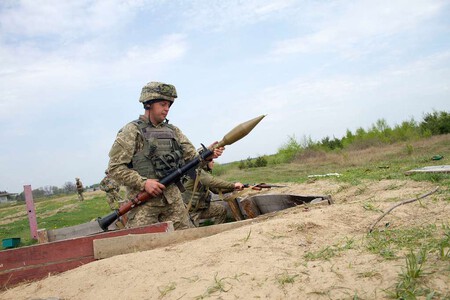 A Ukrainian Soldier Assigned To The 1st Airmobile Battalion 85c96a 1024
