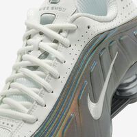 El outlet de Nike liquida a mitad de precio las zapatillas retrofuturistas con las que conseguir el look Y2K perfecto