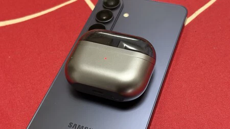 cargar Galaxy Buds con un Galaxy