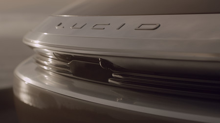 ¡Pillado! El próximo coche eléctrico de Lucid Motors será un SUV que se ha dejado ver antes de tiempo