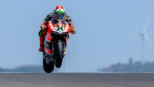 Superbikes Portugal 2015: Davide Giugliano y Jules Cluzel poles en territorio luso