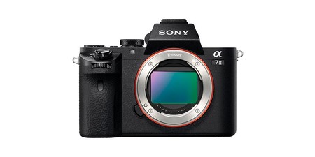 Toda una full frame sin espejo como la Sony Alpha 7 Mark II, ahora en Amazon cuesta sólo 839 euros con 200 de rebaja