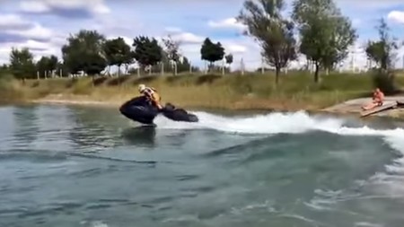 ¡Brutal! Esta moto de agua con motor de 1.300 cc de una Suzuki Hayabusa tiene un comportamiento irreal