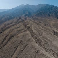 Há séculos, alguém fez 5.200 buracos alinhados em uma montanha no Peru; foi preciso um drone para explicar o porquê 