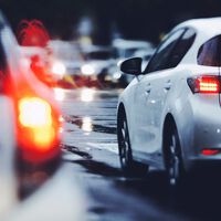 Si tienes un Aveo u otro auto económico, esto te interesa: sin asistencias de seguridad, así debes reaccionar a emergencias 