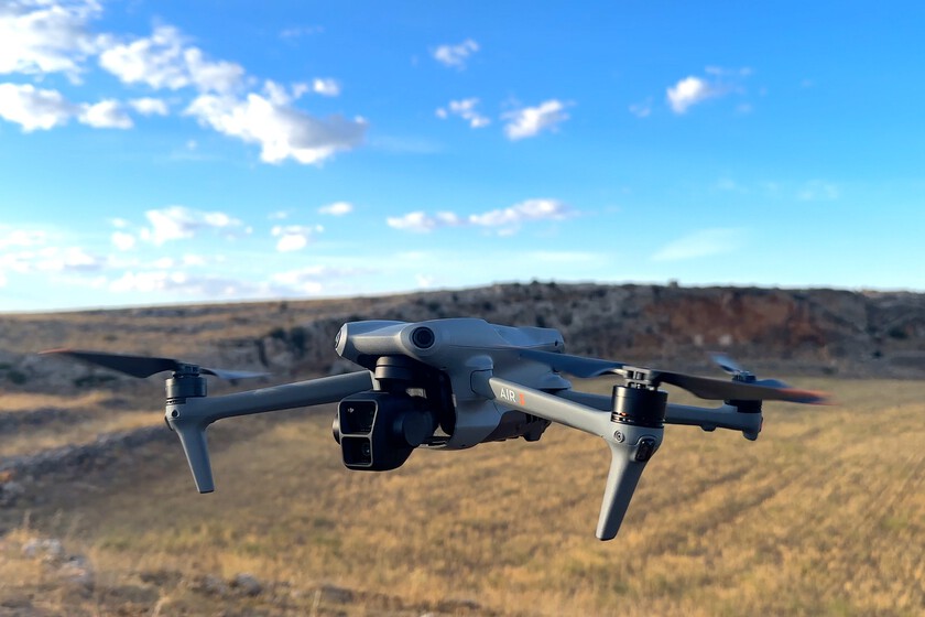 https://www.compradiccion.com/drones-y-robotica/este-dron-dji-tiene-tanta-autonomia-calidad-imagen-que-pare-helicoptero-dgt