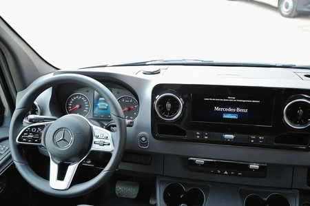 Mercedes Benz Sprinter James Cook 2019 10