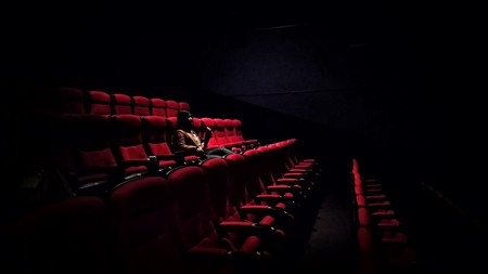 Por 1.500 dólares te llevan el cine a casa, literalmente: así es el nuevo proyecto de "cine para ricos"