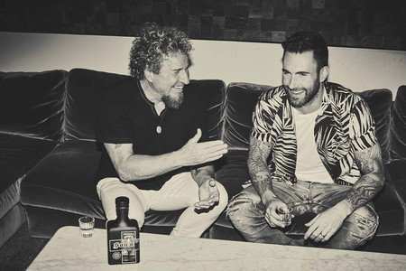 Sammy Hagar y Adam Levine crean Santo Mezquila: una fusión de tradición mexicana y aires de rock