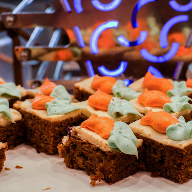 La tarta de zanahoria más esponjosa y ligera es la suiza: menos dulce que la carrot cake tradicional