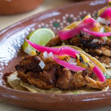 Platillos mexicanos que definitivamente saben mejor cuando los preparas en cazuelas de barro: esta es la razón