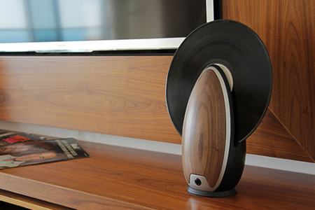 Tocadiscos vertical, la combinación de lo retro y lo futurista