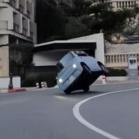El conductor de este Citroën quiso sentirse piloto de F1 y terminó como tu crees que lo haría
