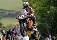 John McGuinness vence la primera carrera del TT 2007