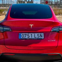Tesla estrena 2025 con la enésima llamada a revisión: en más de 239.000 coches su cámara trasera podría fallar