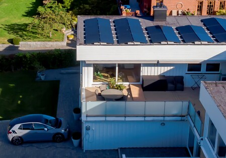 Cargar un coche eléctrico con energía solar en España es 12 veces más barato que utilizar gasolina, según este estudio