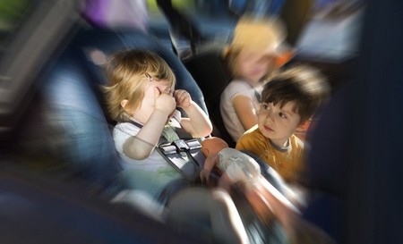 Cómo entretener a los niños durante el viaje