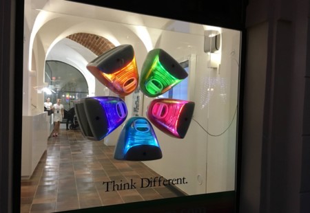 El nuevo museo de Apple en Praga muestra la colección privada más grande de productos de la marca