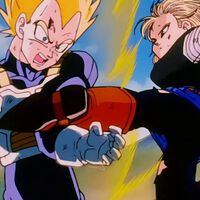 C-18 llegó a creer que Vegeta se dejó humillar por ella para parecer más débil en Dragon Ball Z