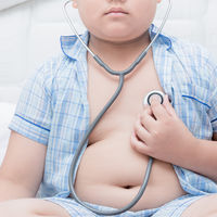 Sanidad anuncia medidas para combatir la obesidad, como la regulación de la publicidad de alimentos dirigida a los niños