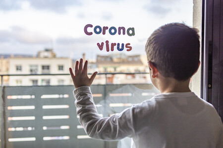 Mi hijo debe guardar cuarentena por un caso positivo en el colegio: qué tener en cuenta