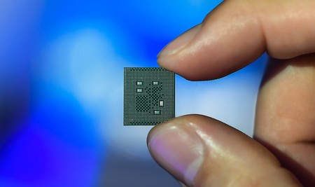 Los primeros benchmarks del Snapdragon 865 muestran un sensible avance en potencia, pero insuficiente para dar caza a Apple